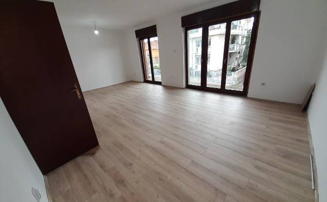 Casa unifamiliar à venda - Leskovac, Serbia