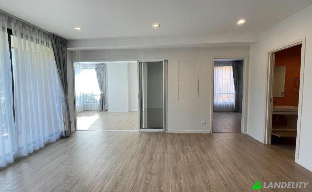 Apartment for Sale Pak Nam Pran, Pran Buri District, Prachuap Khiri Khan, Thailand, Prachuap Khiri Khan 77220. Photo 2