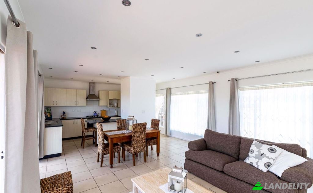 Single Family Home for Sale Zaminyama Dr, East London, Buffalo City Metropolitan Municipality, Eastern Cape, South Africa. Photo 11