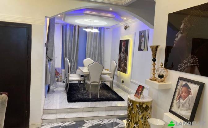 Single Family Home for Sale Estate High Street. Photo#3