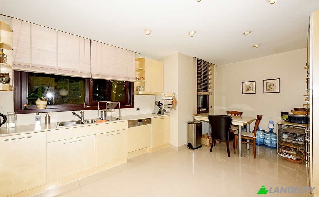 Single Family Home for Sale Burhaniye, Dogu Karadeniz Cd, 34676 Uskudar Istanbul, Istanbul, Uskudar, Turkiye. Photo 12