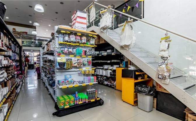 Store Front for Sale Av Corifeu de Azevedo Marques. Photo#3 Store Front for Sale Av Corifeu de Azevedo Marques. Photo#3