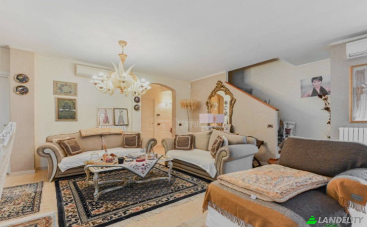 Villa for Sale Via Nazario Sauro, 20847 Albiate MB, Albiate, Province of Monza and Brianza, Lombardy, Italy. Photo 2