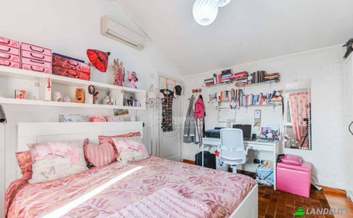 Villa for Sale Via Nazario Sauro, 20847 Albiate MB, Albiate, Province of Monza and Brianza, Lombardy, Italy. Photo 23