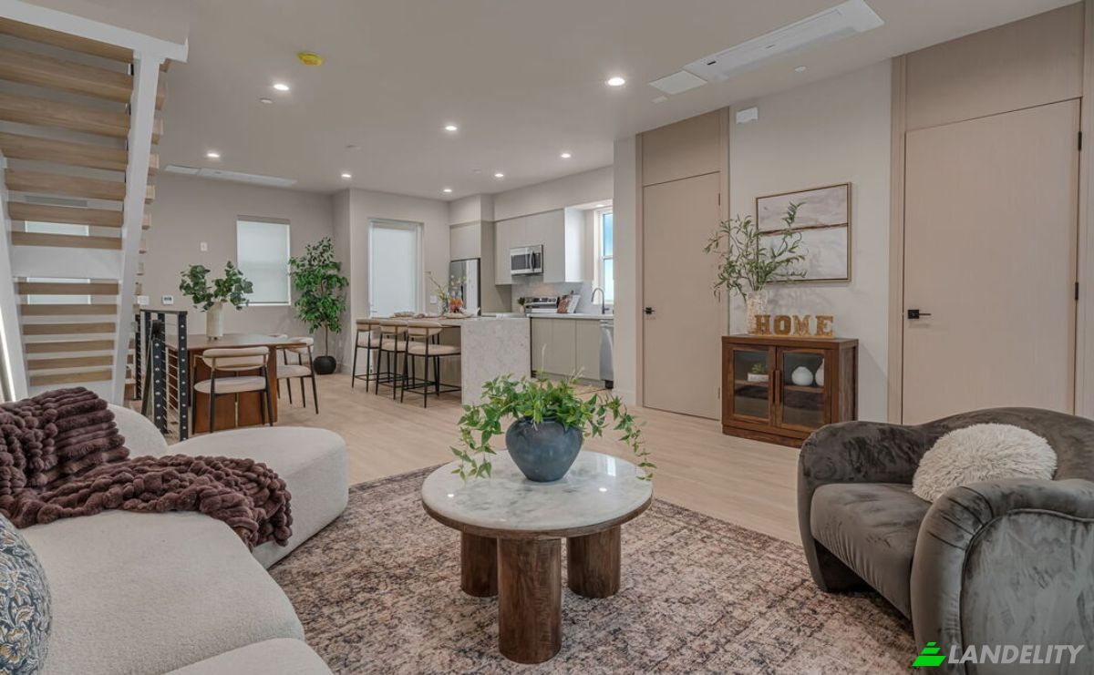 Single Family Home for Sale 125 W Plymouth St, Inglewood, Los Angeles County, California, United States, CA 90302, USA. Photo 2