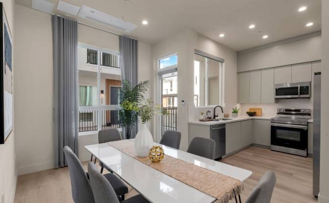 Single Family Home for Sale 125 W Plymouth St. Photo#5