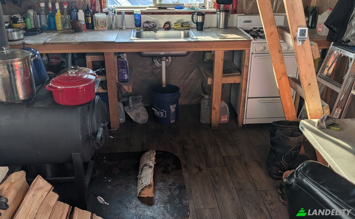 Cabin/Cottage for Sale 4645 Treasure St, Fairbanks, Fairbanks North Star Borough, Alaska, United States, AK 99712, USA. Photo 2