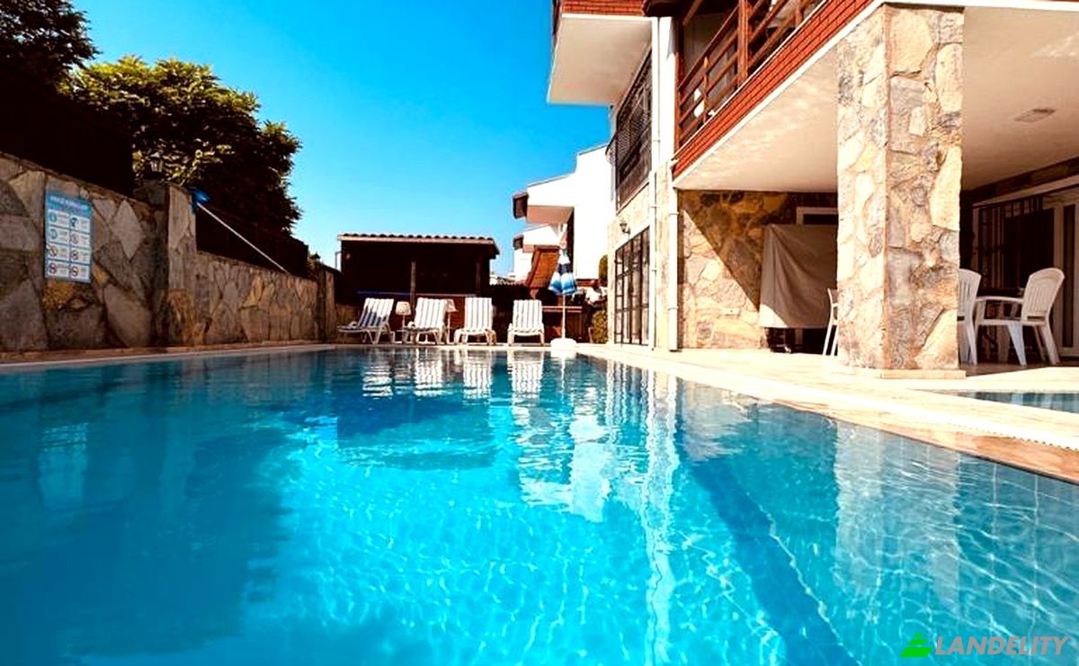 Villa for Sale Kadinlar Denizi Mh, Kasim Yaman 1 Sk No:4, 09400 Kusadasi Aydin, Kusadasi, Aydin, Turkiye. Photo 2