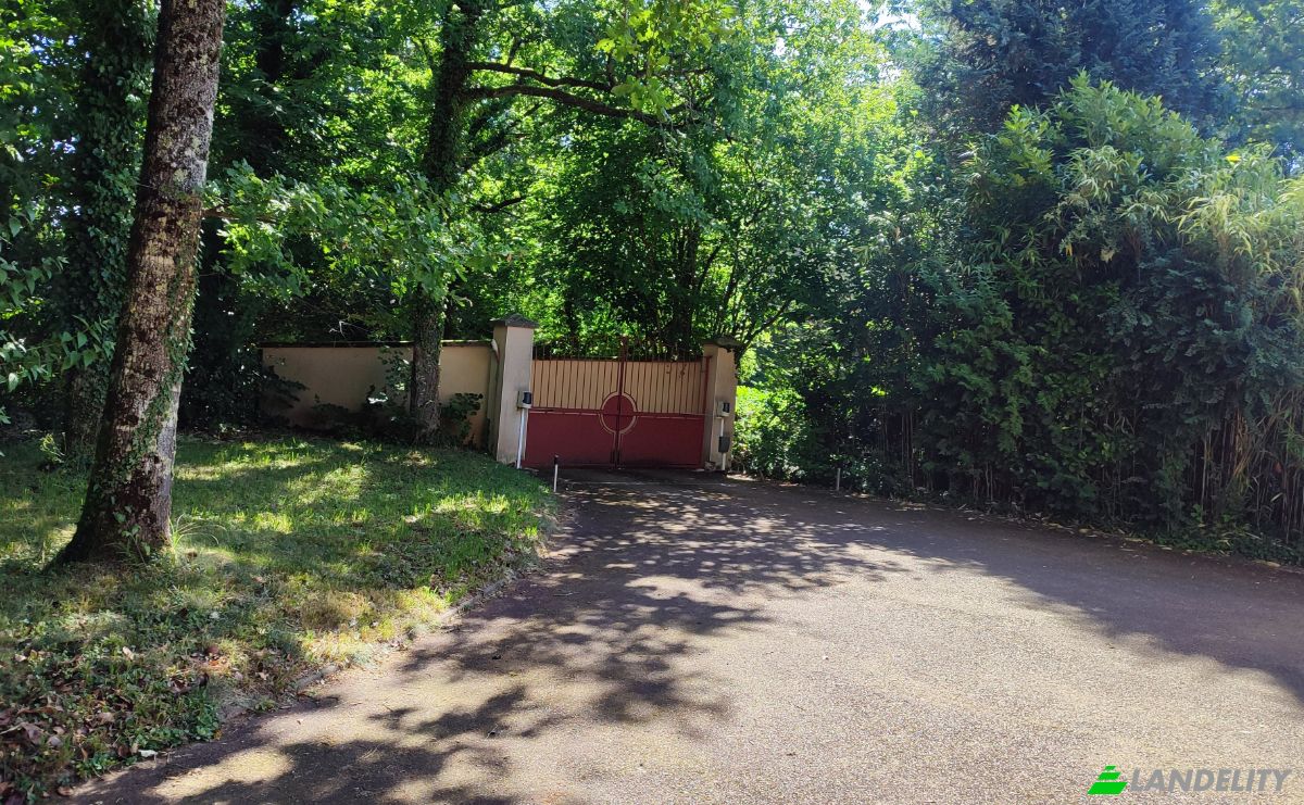 Villa for Sale 520 La Maison Rouge, 89520 Treigny-Perreuse-Sainte-Colombe, Treigny-Perreuse-Sainte-Colombe, Yonne, Bourgogne-Franche-Comte, France. Photo 2