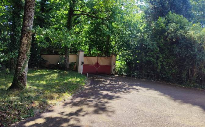 Villa for Sale 520 La Maison Rouge. Photo#2 Villa for Sale 520 La Maison Rouge. Photo#2