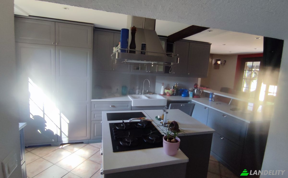 Villa for Sale 520 La Maison Rouge, 89520 Treigny-Perreuse-Sainte-Colombe, Treigny-Perreuse-Sainte-Colombe, Yonne, Bourgogne-Franche-Comte, France. Photo 24