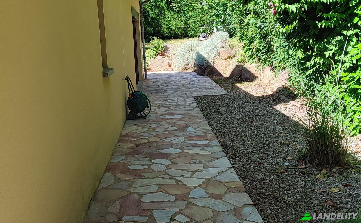 Villa for Sale 520 La Maison Rouge, 89520 Treigny-Perreuse-Sainte-Colombe, Treigny-Perreuse-Sainte-Colombe, Yonne, Bourgogne-Franche-Comte, France. Photo 3