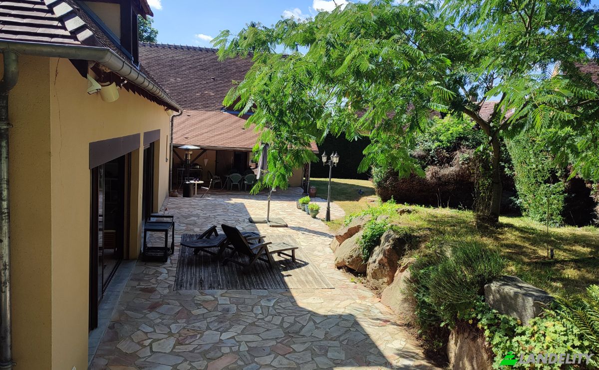 Villa for Sale 520 La Maison Rouge, 89520 Treigny-Perreuse-Sainte-Colombe, Treigny-Perreuse-Sainte-Colombe, Yonne, Bourgogne-Franche-Comte, France. Photo 6