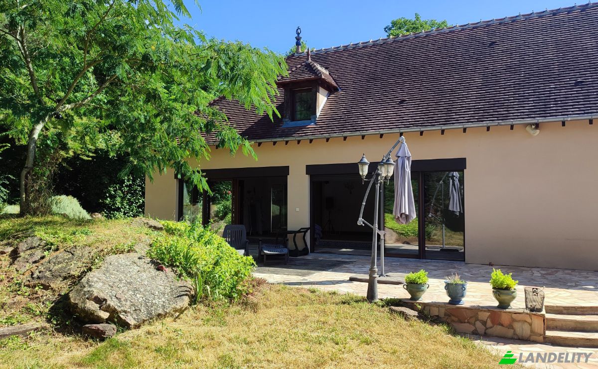 Villa for Sale 520 La Maison Rouge, 89520 Treigny-Perreuse-Sainte-Colombe, Treigny-Perreuse-Sainte-Colombe, Yonne, Bourgogne-Franche-Comte, France. Photo 9