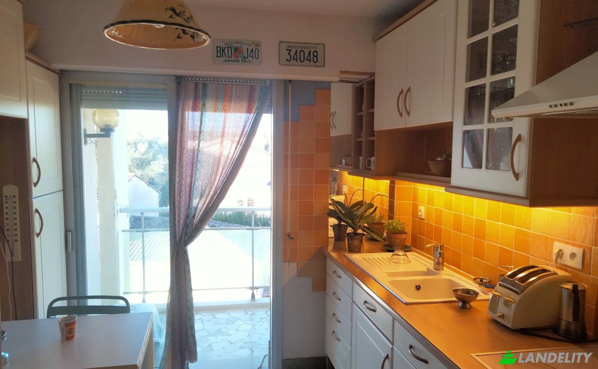 Apartment for Sale 25 Chem de la Peyregoue, 06600 Antibes, Antibes, Alpes-Maritimes, Provence-Alpes-Cote dAzur, France. Photo 4