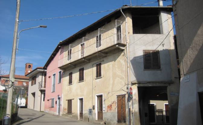 Townhouse for Sale - Lozzolo, Italy