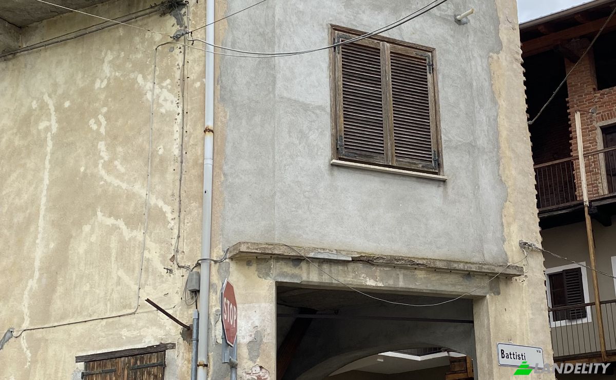 Townhouse for Sale Via Battisti, 13045 Lozzolo VC, Lozzolo, Province of Vercelli, Piedmont, Italy. Photo 3