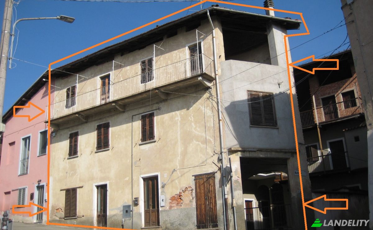 Townhouse for Sale Via Battisti, 13045 Lozzolo VC, Lozzolo, Province of Vercelli, Piedmont, Italy. Photo 7