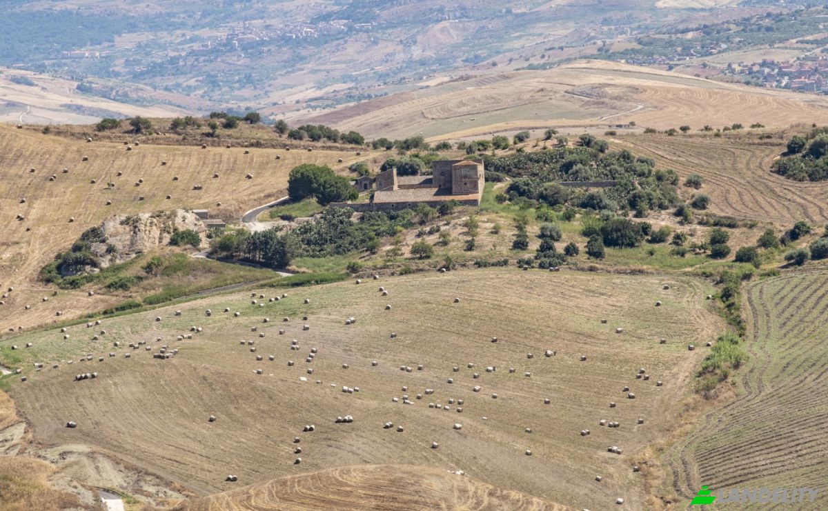 Farm/Ranch for Sale Strada Senza Nome, 90027 Petralia Sottana PA, Petralia Sottana, Metropolitan City of Palermo, Sicily, Italy. Photo 2