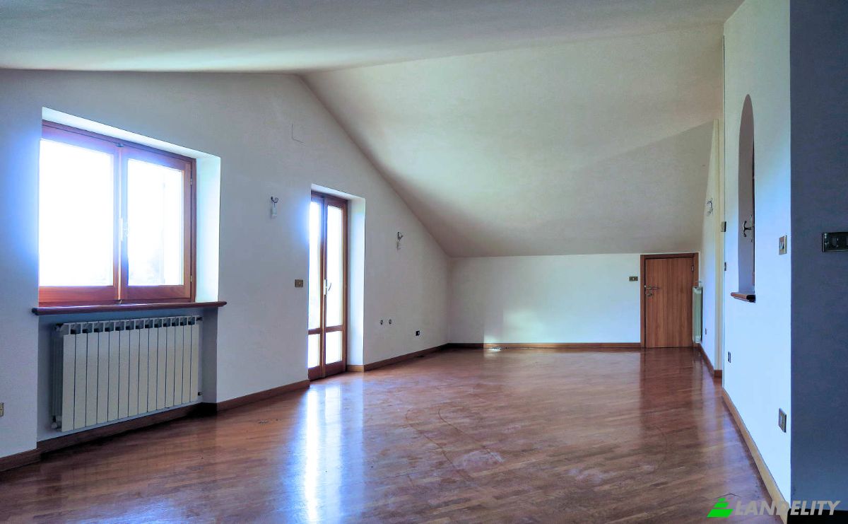 Villa for Sale Ponte Simonetta, 61045 Ponte della Simonetta PU, Ponte della Simonetta, Province of Pesaro and Urbino, Marche, Italy. Photo 19