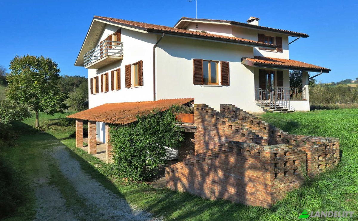 Villa for Sale Ponte Simonetta, 61045 Ponte della Simonetta PU, Ponte della Simonetta, Province of Pesaro and Urbino, Marche, Italy. Photo 3