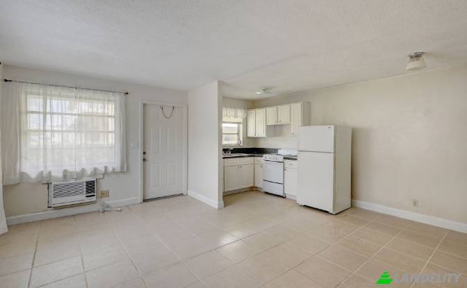 Single Family Home for Sale SE Ave. Photo#3