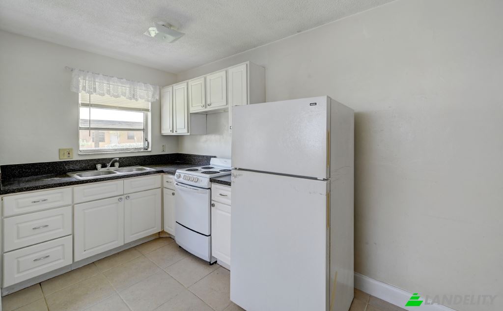 Single Family Home for Sale SE Ave, Hallandale Beach, Broward County, Florida, United States, FL 33009, USA. Photo 4