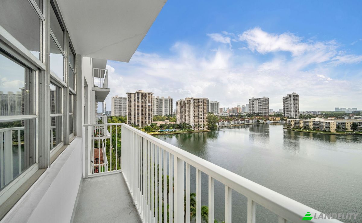 Condo for Sale Admirals Port, Aventura, Miami-Dade County, Florida, United States, FL 33160, USA. Photo 18