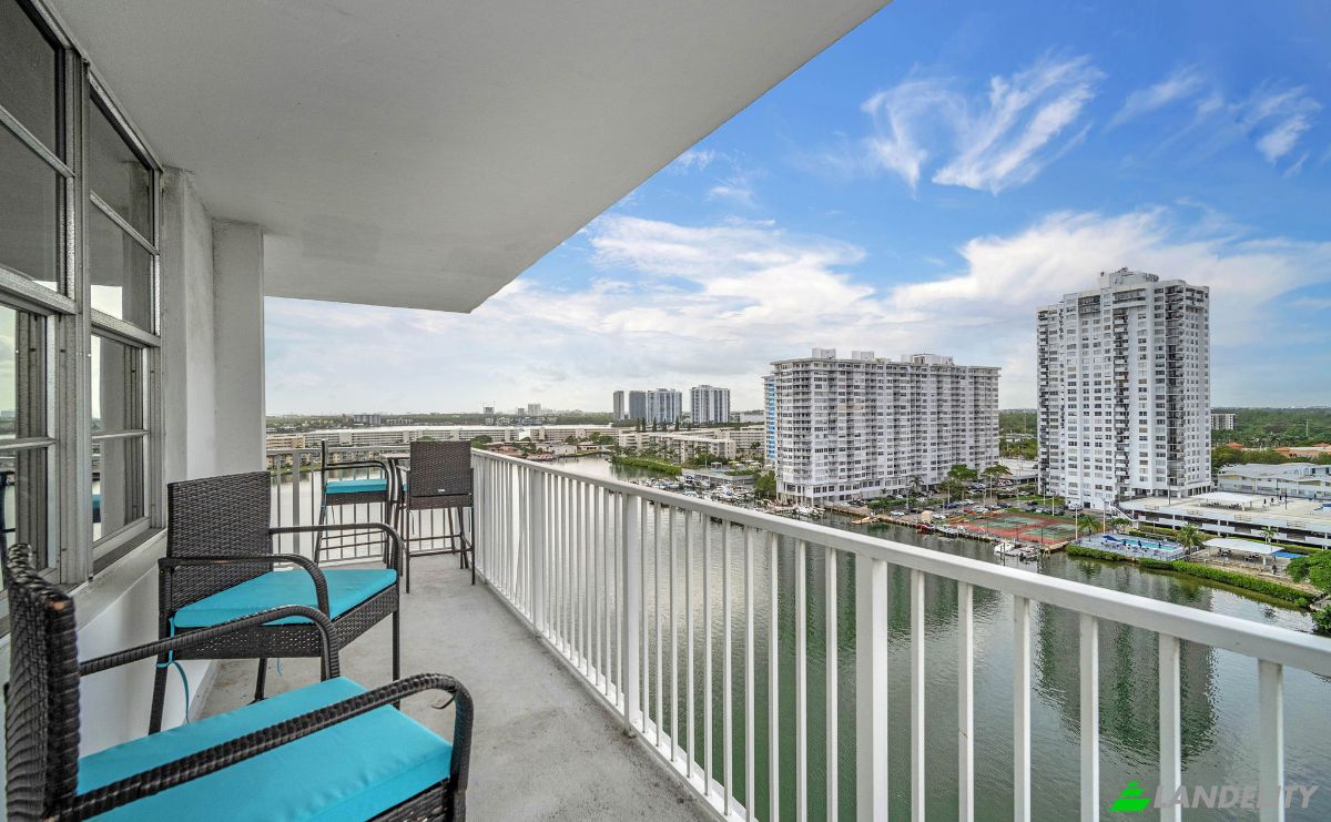 Condo for Sale Admirals Port, Aventura, Miami-Dade County, Florida, United States, FL 33160, USA. Photo 21