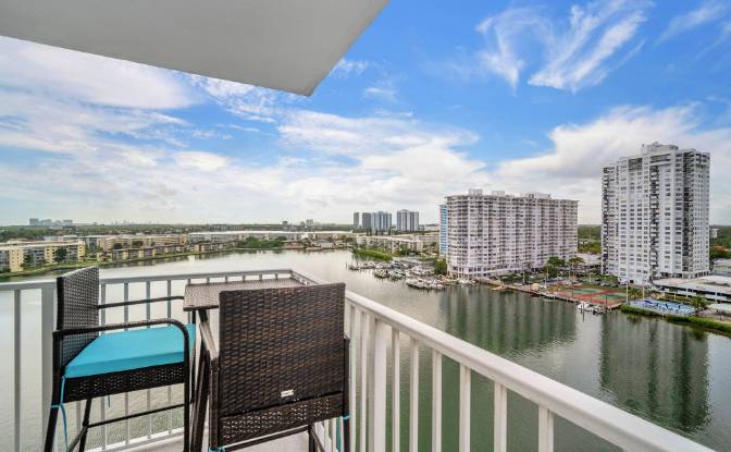 Condo for Sale Admirals Port, Aventura. Photo#22