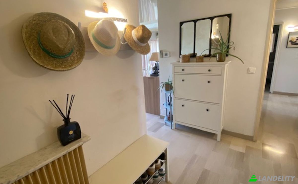Apartment for Sale 11 Pass Cauvi, 06600 Antibes, Antibes, Alpes-Maritimes, Provence-Alpes-Cote dAzur, France. Photo 4