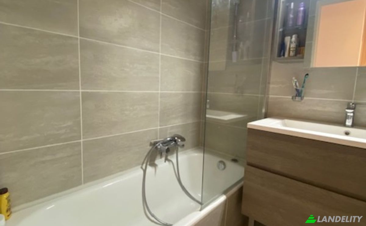 Apartment for Sale 11 Pass Cauvi, 06600 Antibes, Antibes, Alpes-Maritimes, Provence-Alpes-Cote dAzur, France. Photo 5