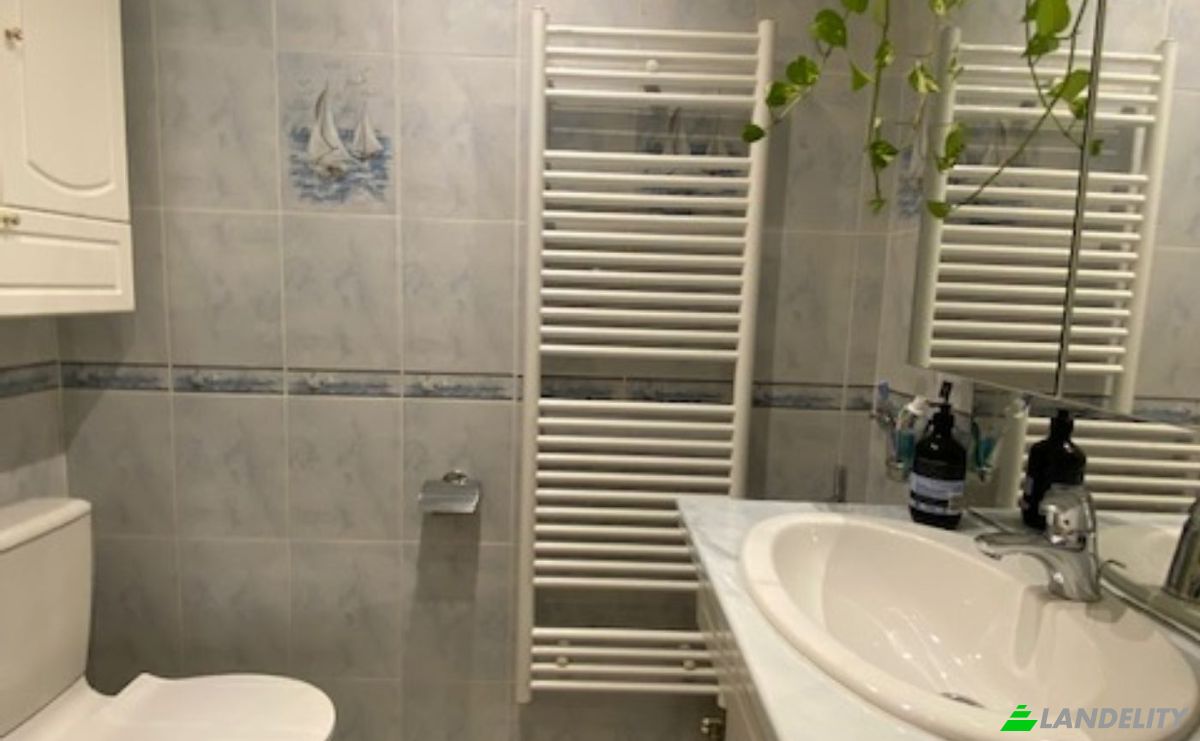 Apartment for Sale 11 Pass Cauvi, 06600 Antibes, Antibes, Alpes-Maritimes, Provence-Alpes-Cote dAzur, France. Photo 7
