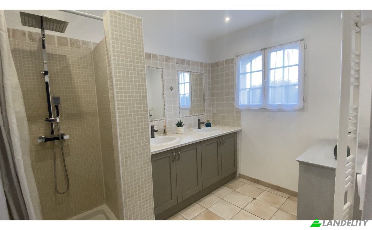 Villa for Sale 155 Chem des Carrieres, 30126 Lirac, Lirac, Gard, Occitanie, France. Photo 9