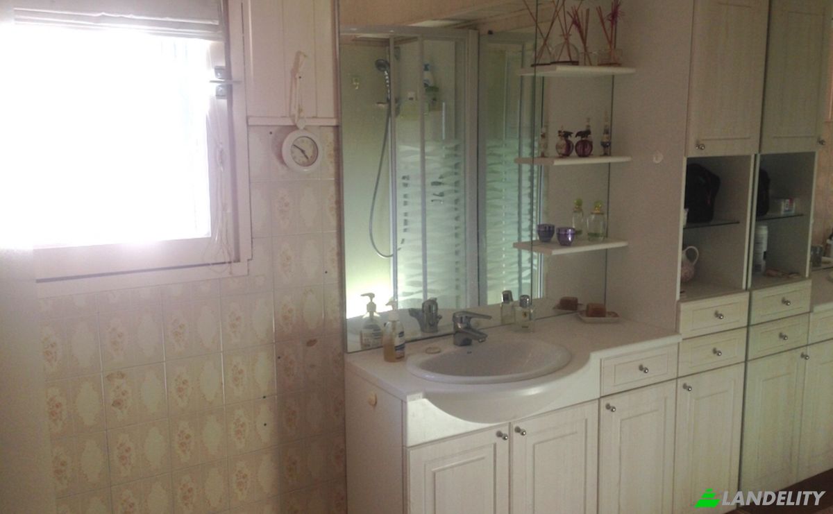 Apartment for Rent 2 Rue Jean Boudou, 12500 Espalion, Espalion, Aveyron, Occitanie, France. Photo 5