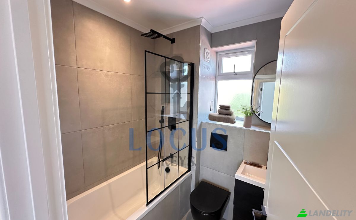 Single Family Home for Sale 6 Northumberland Cres, Feltham TW14 9SZ, Feltham, Greater London, England, United Kingdom. Photo 4