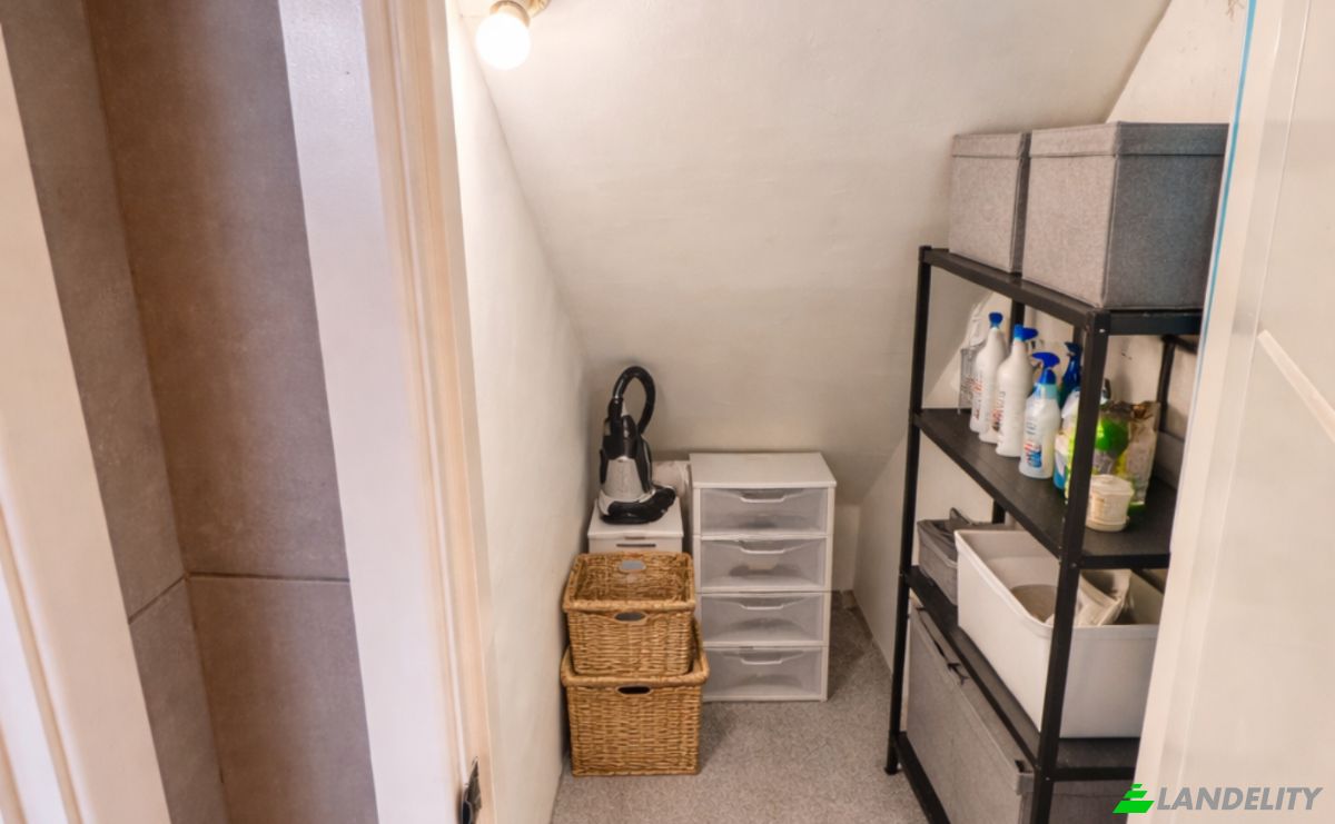 Single Family Home for Sale 6 Northumberland Cres, Feltham TW14 9SZ, Feltham, Greater London, England, United Kingdom. Photo 10