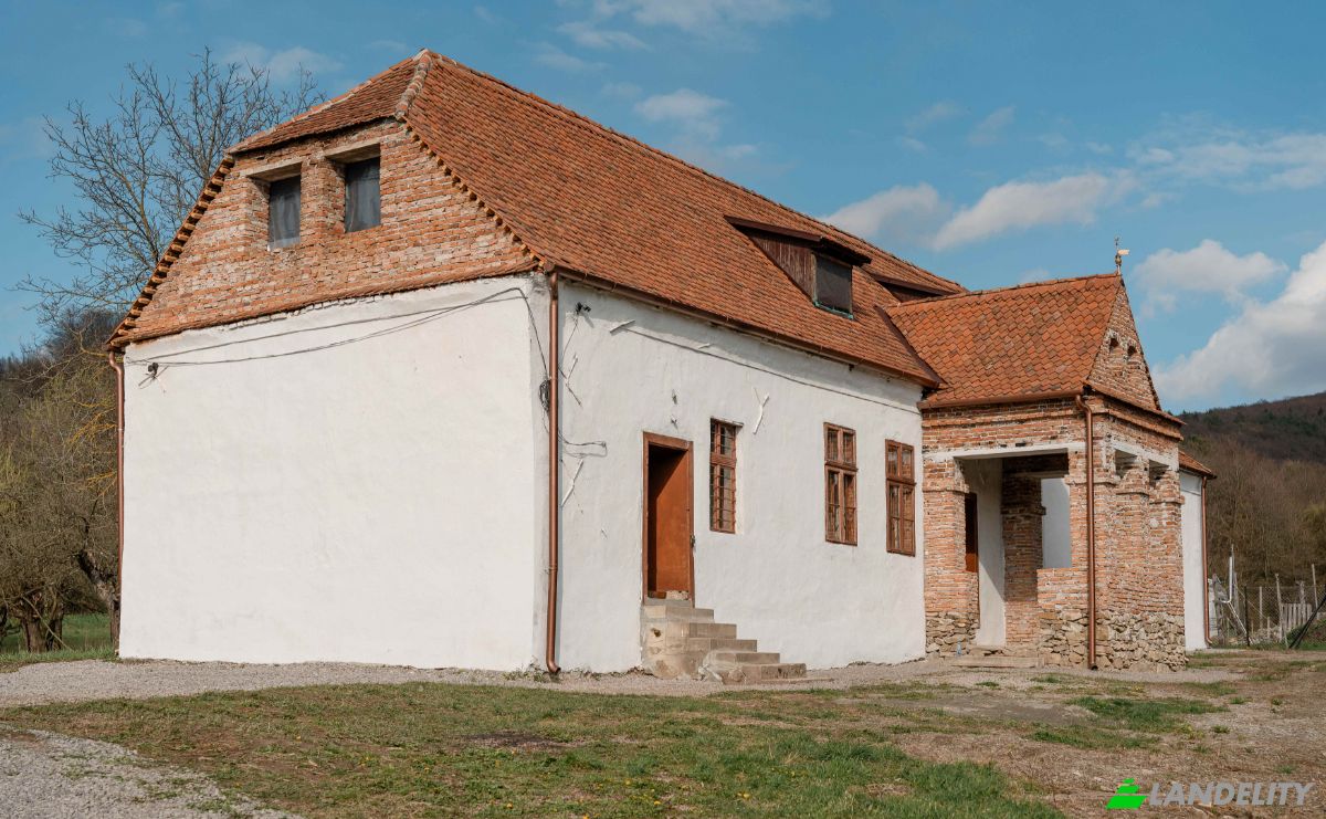 Mansion for Sale DJ103B 40a, 527131 Bicfalau, Bicfalau, Ozun, Covasna County, Romania. Photo 1