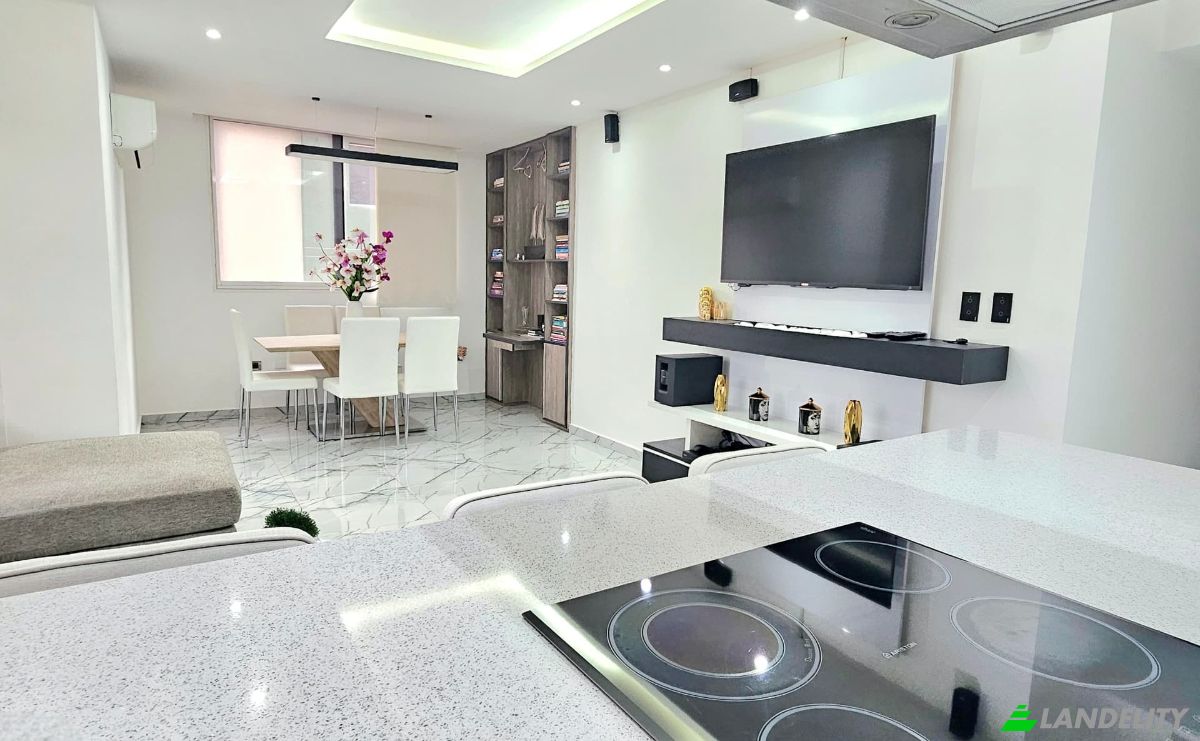 Apartment for Sale Av Bolivar, Lecheria 6016, Lecheria, Diego Bautista Urbaneja Municipality, Anzoategui, Venezuela. Photo 2