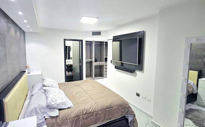 Apartment for Sale Av Bolivar, Lecheria 6016. Photo#3