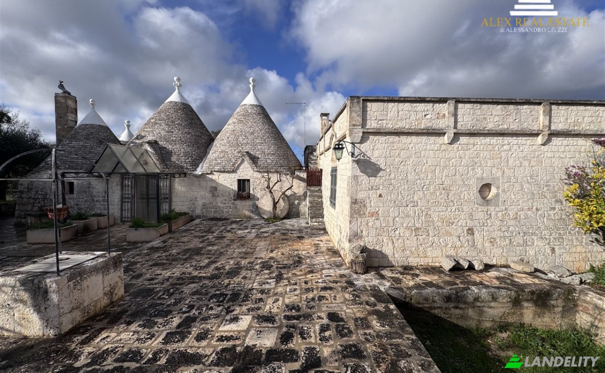 Villa for Sale Contrada S Salvatore, 72017 Ostuni BR, Ostuni, Province of Brindisi, Apulia, Italy. Photo 2