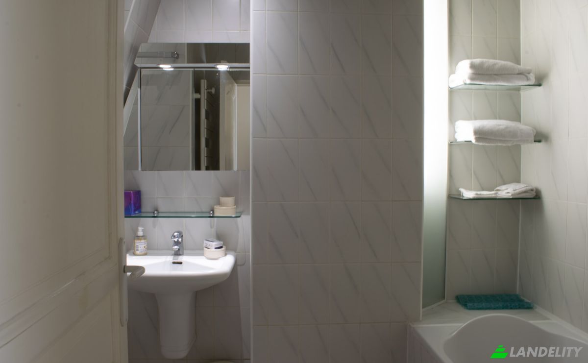 Apartment for Sale 24 Rue Pierre Lescot, 75001 Paris, Paris, Ile-de-France, France. Photo 7