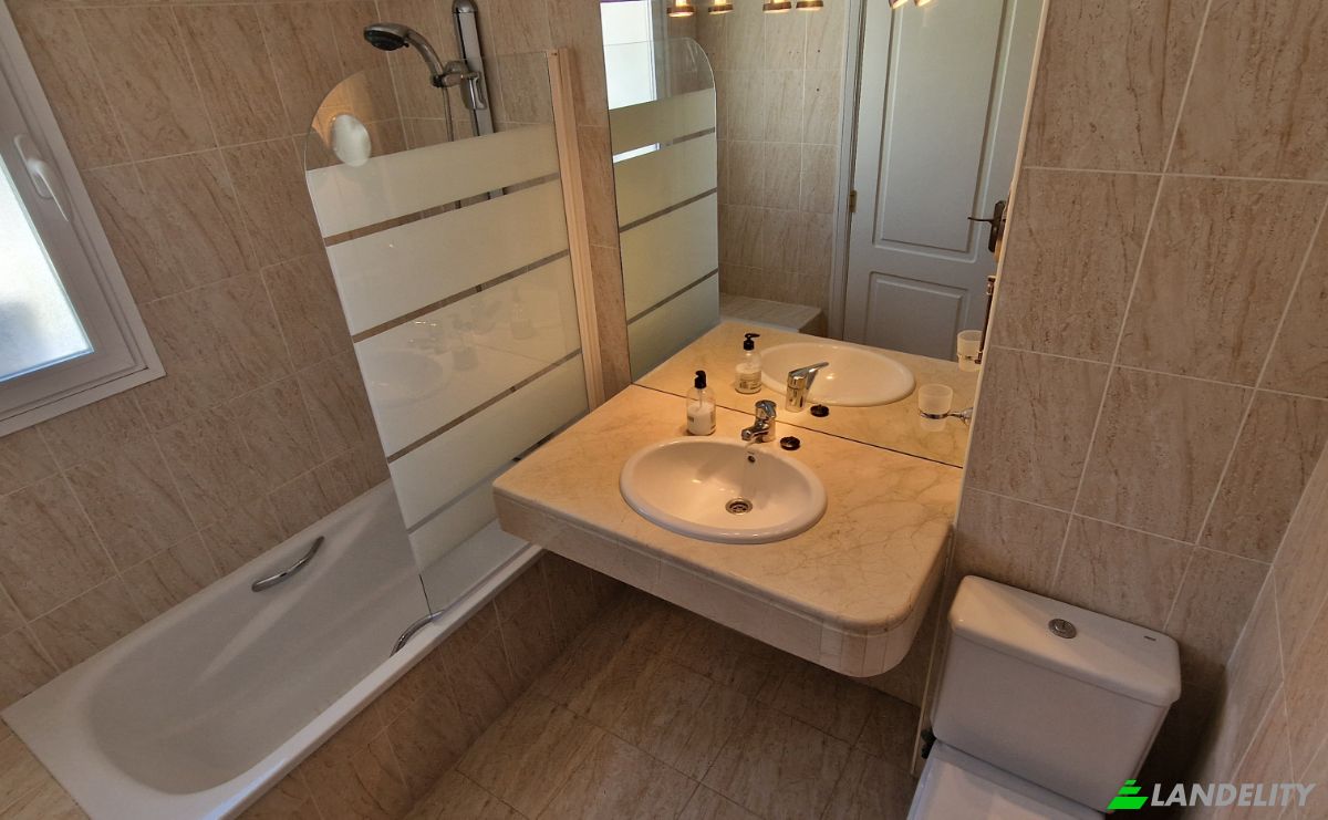 Apartment for Sale C Jose Orbaneja, Calahonda, Sitio de Calahonda, Malaga, Andalusia, Spain. Photo 19