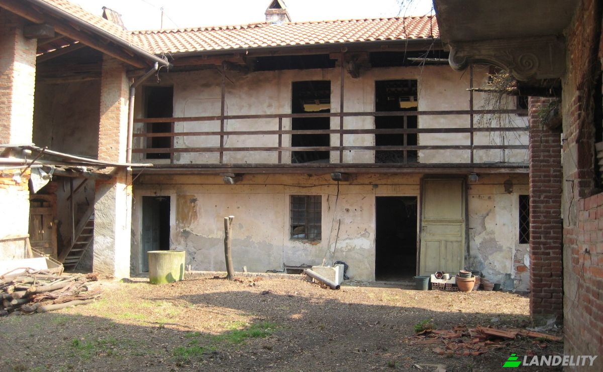 Townhouse for Sale SP69, 13045 Lozzolo VC, Lozzolo, Province of Vercelli, Piedmont, Italy. Photo 4