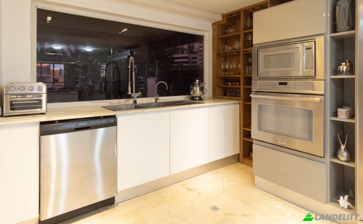 Villa for Sale Av Daniel Camejo Octavio, Lecheria 6016, Lecheria, Diego Bautista Urbaneja Municipality, Anzoategui, Venezuela. Photo 7