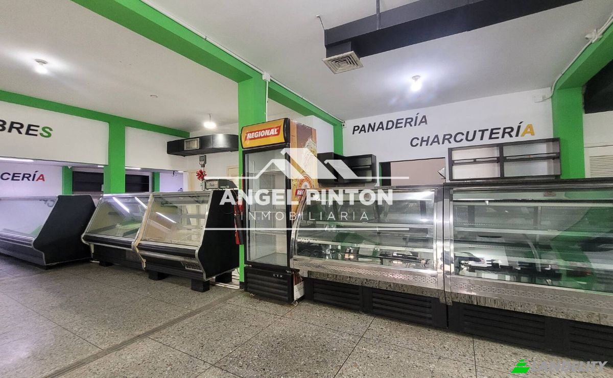 Commercial Building for Sale Maracaibo 4001, Maracaibo, Zulia, Venezuela. Photo 2