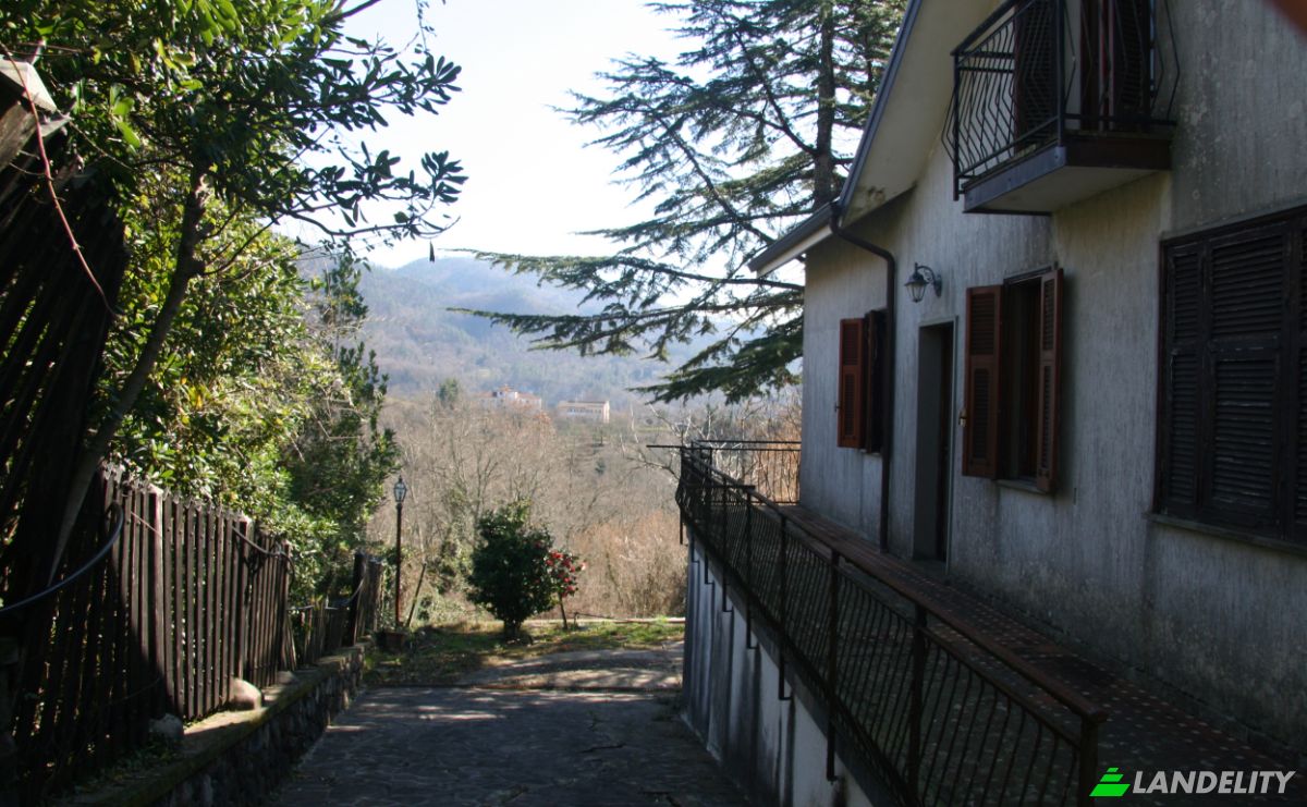 Villa for Sale Case Sparse Calcinara, 19020 Sesta Godano SP, Sesta Godano, Province of La Spezia, Liguria, Italy. Photo 9