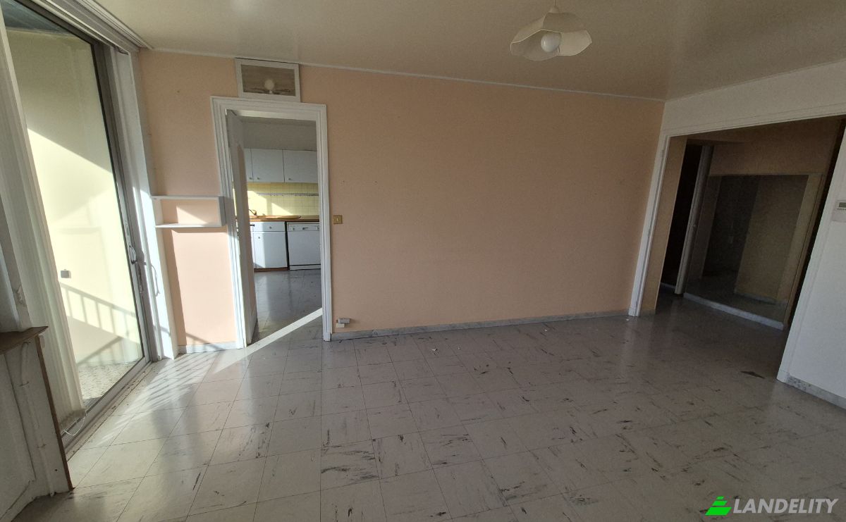 Apartment for Sale 83 Bd du Redon, 13009 Marseille, Marseille, Bouches-du-Rhone, Provence-Alpes-Cote dAzur, France. Photo 2