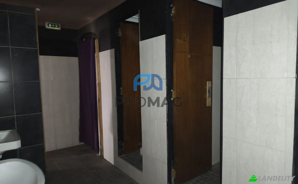 Commercial Building for Sale R Gomes Freire 96, 3880-229 Ovar, Ovar, Aveiro District, Portugal. Photo 4