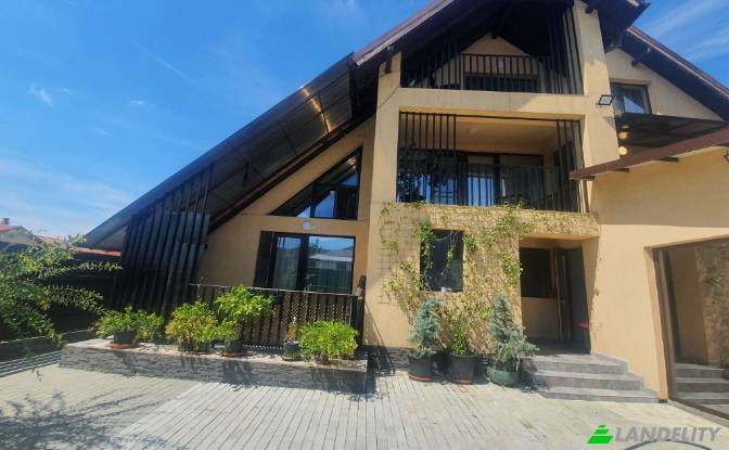 Maison unifamiliale à vendre - Curtea de Arges, Romania